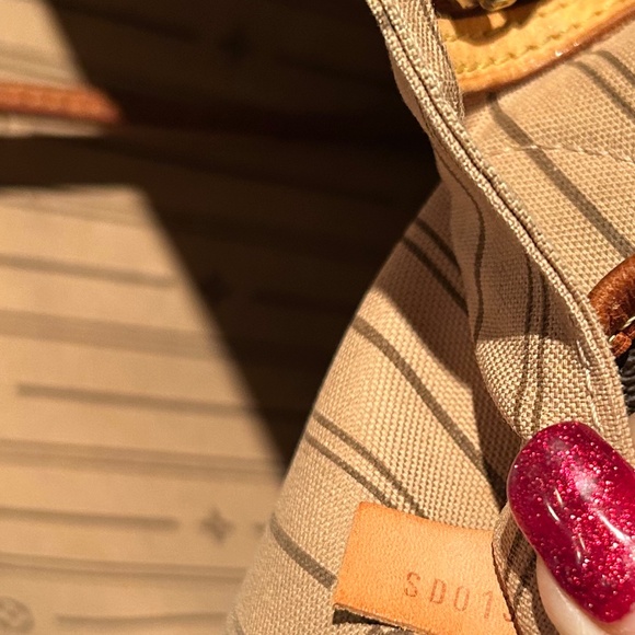 Louis Vuitton Neverfull Monogram MM - Picture 7 of 16